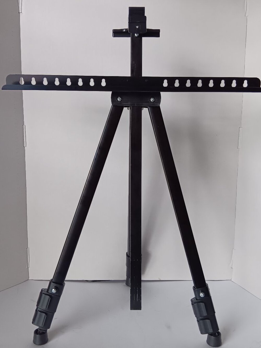 Tripod-Height =20.5 in to 48 in with 17.5 in crossbar support with carrying case